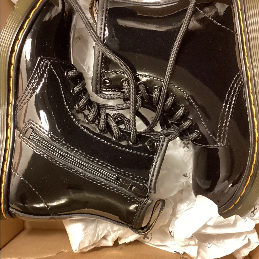 Dr Martens Child Black Patent Leather Lace-Up Boots sz 11 (some marks)